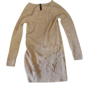 Cool Attitude Elegant Beige V-Neck Sweater with Ribbed Accents and Laced